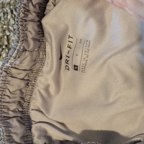 Lot of four Nike running shorts - Picture 6 of 6